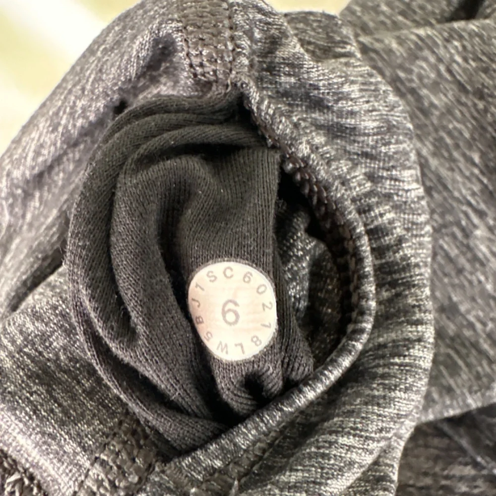 Lululemon leggings, size 6 - Picture 4 of 4